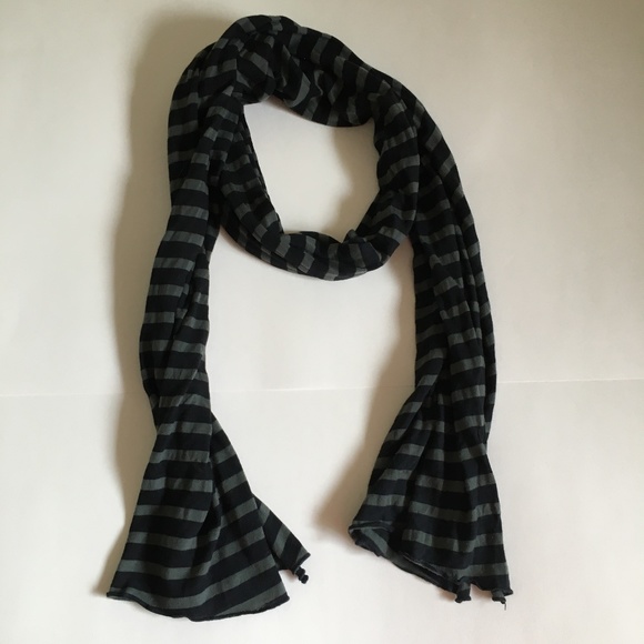 Sucre Soir scarf. - Picture 1 of 7